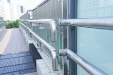街中で見かけるバリアフリーとは？具体的な例や浜松市による取り組み例をご紹介